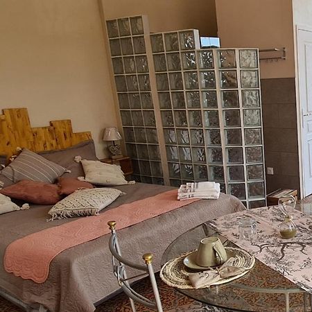 Chez Dedou Et Madou Bed & Breakfast Florensac ภายนอก รูปภาพ