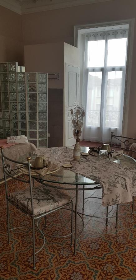 Chez Dedou Et Madou Bed & Breakfast Florensac ภายนอก รูปภาพ