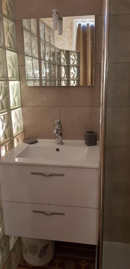 Chez Dedou Et Madou Bed & Breakfast Florensac ภายนอก รูปภาพ
