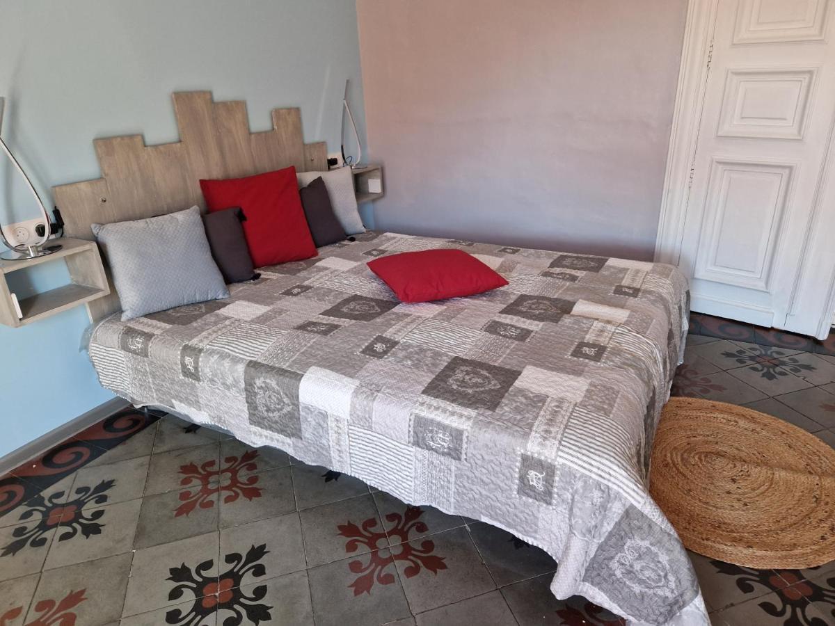Chez Dedou Et Madou Bed & Breakfast Florensac ภายนอก รูปภาพ